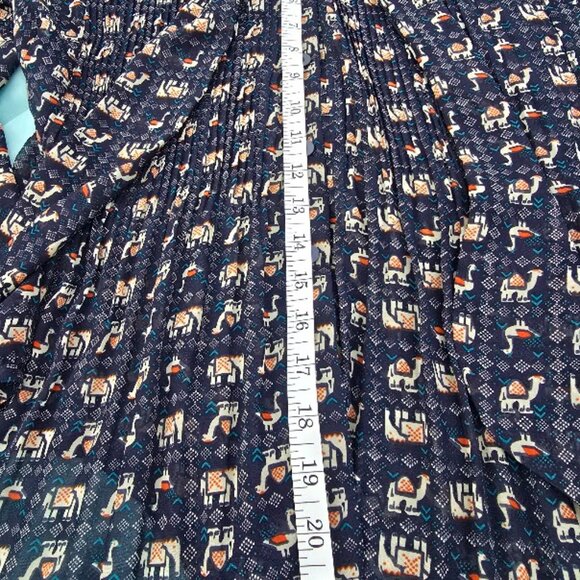 Trendy Navy Blue Printed Blouse — Effortless Chic + Everyday Style, Size M - Picture 4 of 6